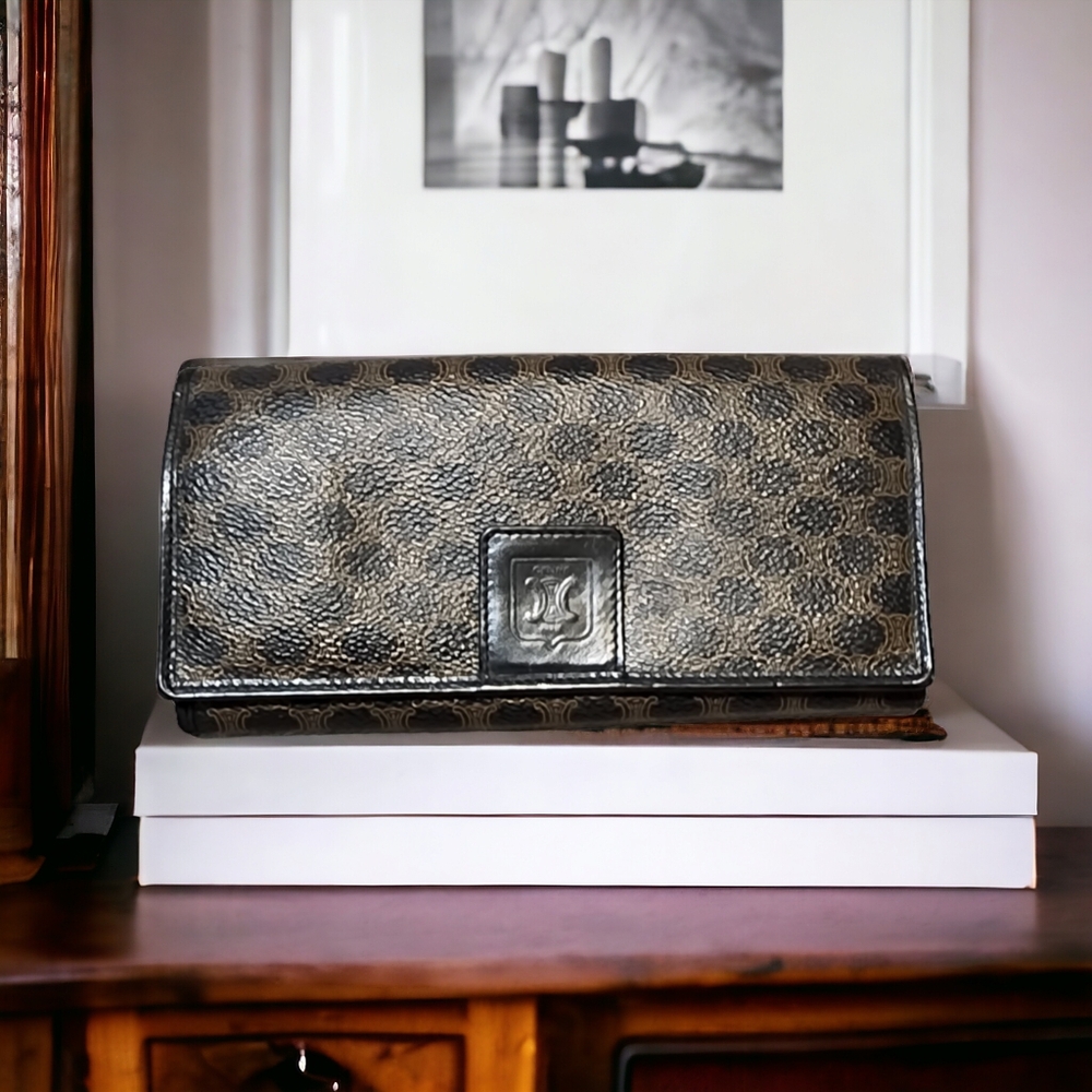 Celine Vintage Long Wallet Snap Closure